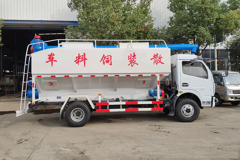 東風(fēng)多利卡散裝飼料運(yùn)輸車(chē)